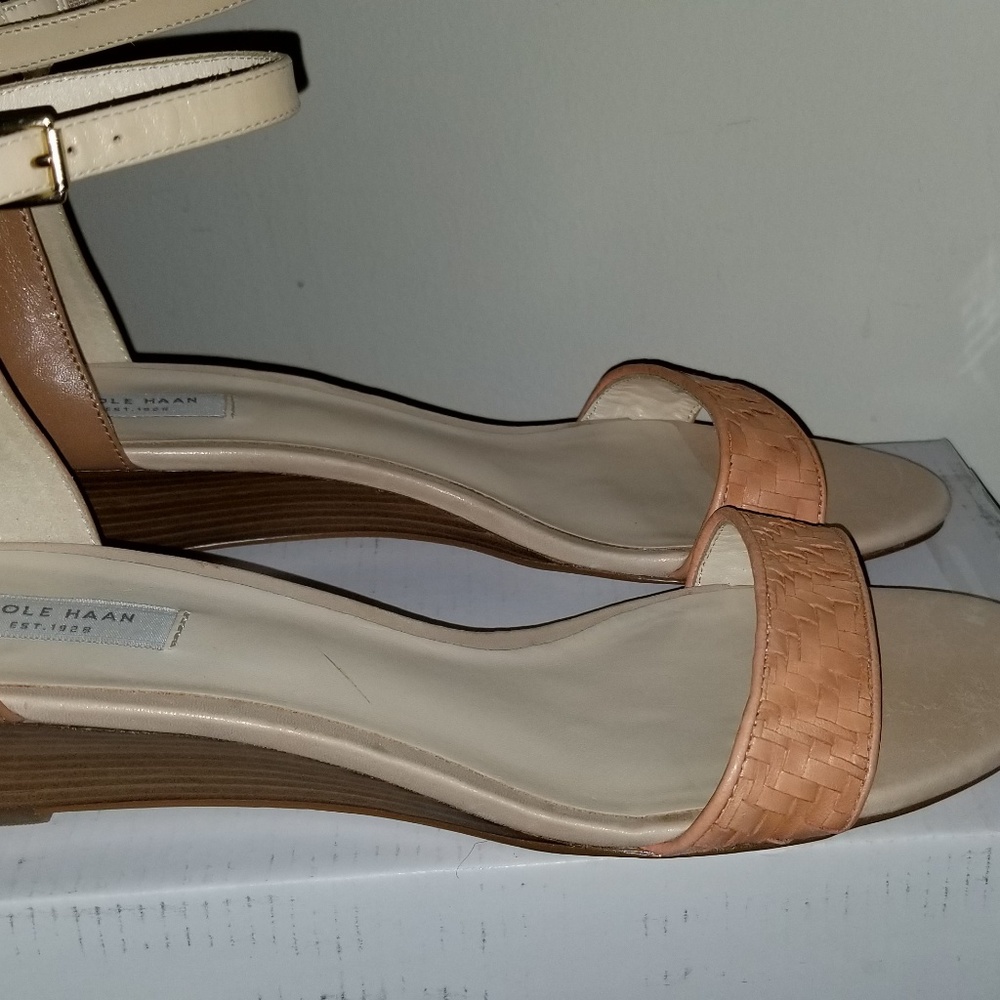 LÓÒK!  Cole Haan Sandals  -